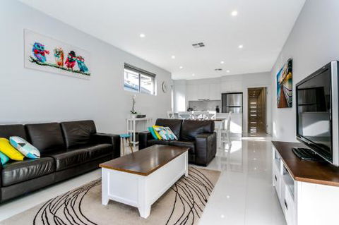 Ella House Adelaide - Sunshine Coast Guide 4