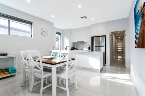 Ella House Adelaide - Sunshine Coast Guide 6