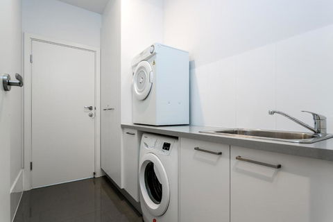 Ella House Adelaide - Sunshine Coast Guide 3
