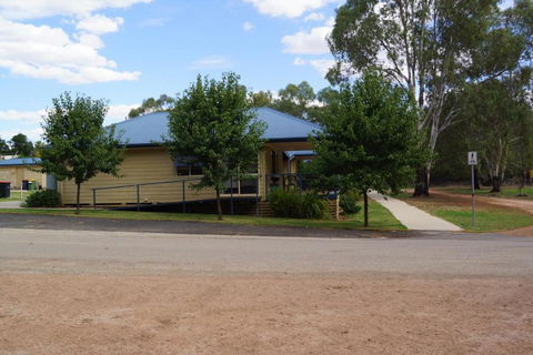 Tooleybuc River Retreat Villas - Sunshine Coast Guide 4