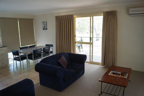 Tooleybuc River Retreat Villas - Sunshine Coast Guide 6