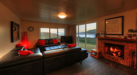 Arthur River Spa Cottage - Sunshine Coast Guide 3