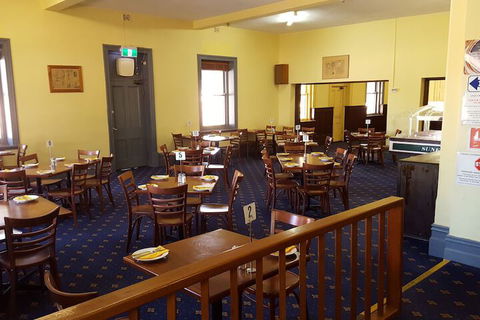 Copper Coast Hotel - Sunshine Coast Guide 3