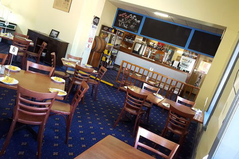 Copper Coast Hotel - Sunshine Coast Guide 4