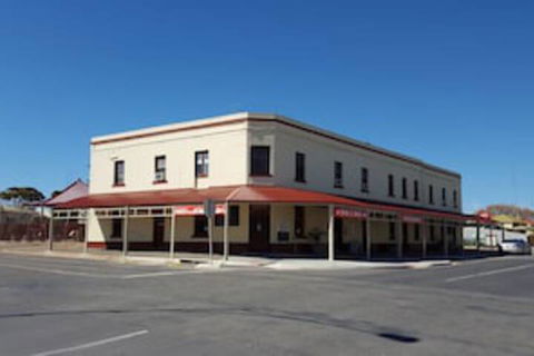 Copper Coast Hotel - Sunshine Coast Guide 0