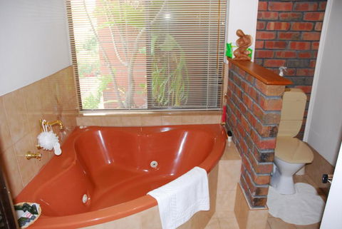 Gaerwood B & B - Sunshine Coast Guide 5