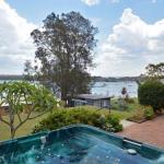 The House On The Lake At Fishing Point Lake Macquarie Honestly Put The Line In & Catch Fish - Sunshine Coast Guide 0