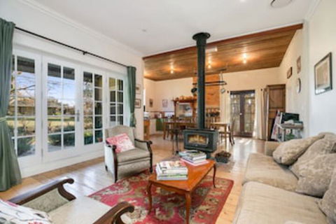 Taradale House Estate - Sunshine Coast Guide 0