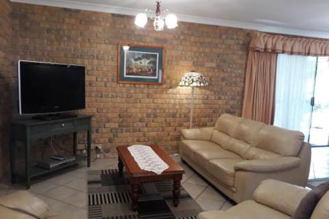 Acacia Apartments - Sunshine Coast Guide 6