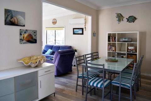 SHELLHARBOUR BEACH COTTAGE 1 Minute Walk To Beach Flags In Summer - Sunshine Coast Guide 5