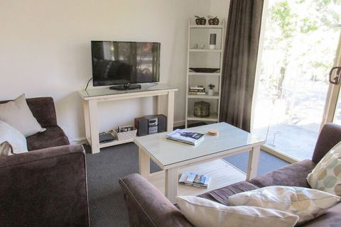 Angaston Mews Apartments - Sunshine Coast Guide 7