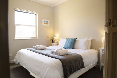 Angaston Mews Apartments - Sunshine Coast Guide 3