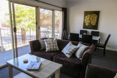 Angaston Mews Apartments - Sunshine Coast Guide 6