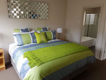 Hart Street Apartment - Sunshine Coast Guide 1