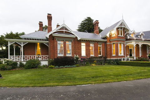 Arcoona Manor - Sunshine Coast Guide 1