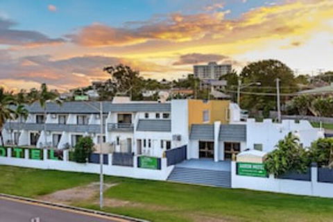 Aaron Motel - Sunshine Coast Guide 0
