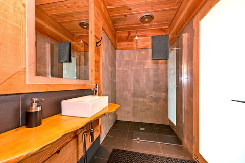 Bruny Island Lodge - Sunshine Coast Guide 4
