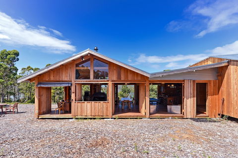 Bruny Island Lodge - Sunshine Coast Guide 0