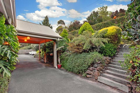 Wildwood Lodge - Sunshine Coast Guide 2