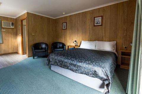Deniliquin Riverside Caravan Park - Sunshine Coast Guide 1