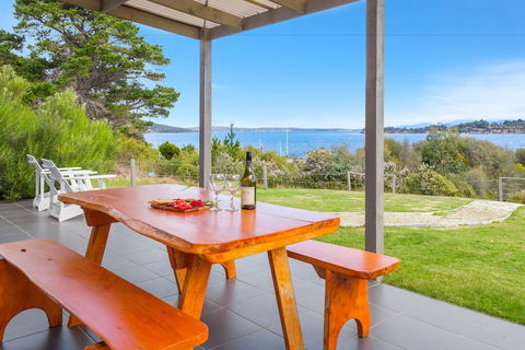 Manfield Seaside Bruny Island - Sunshine Coast Guide 3