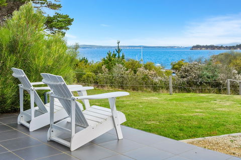 Manfield Seaside Bruny Island - Sunshine Coast Guide 6