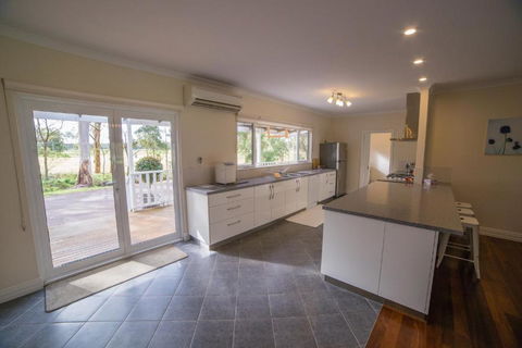 The Summer House Retreat - Sunshine Coast Guide 3