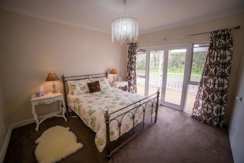 The Summer House Retreat - Sunshine Coast Guide 1