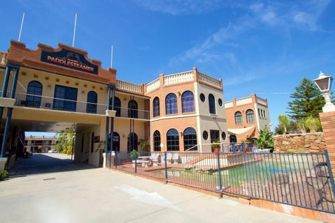 Albury Paddlesteamer Motel - Sunshine Coast Guide 3