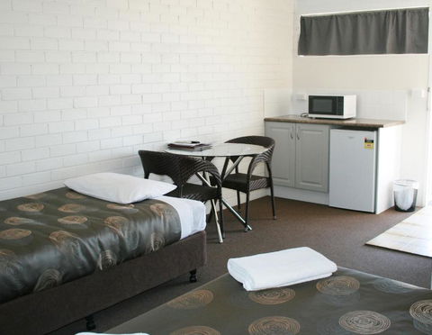 The Plains Motor Inn - Sunshine Coast Guide 6