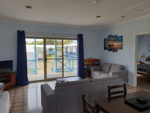 Marion Bay Holiday Villas - Sunshine Coast Guide 1