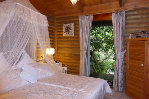 Aldgate Lodge Bed & Breakfast - Sunshine Coast Guide 3
