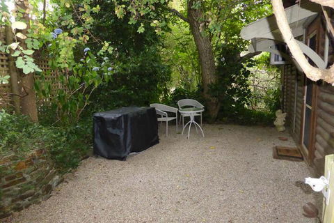 Aldgate Lodge Bed & Breakfast - Sunshine Coast Guide 4