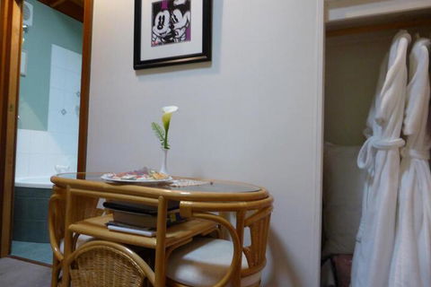 Aldgate Lodge Bed & Breakfast - Sunshine Coast Guide 2