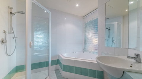 The Waves 216 - Sunshine Coast Guide 3