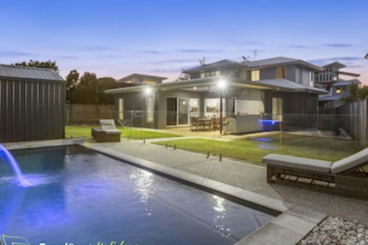 Alice NSW Sunshine Coast Guide