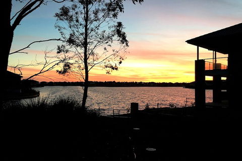 Deluxe Lake View House - Sunshine Coast Guide 3