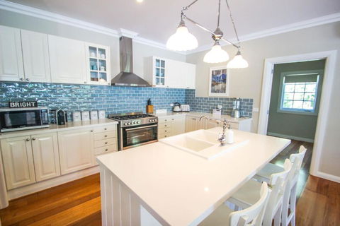 Arlington - Sunshine Coast Guide 0