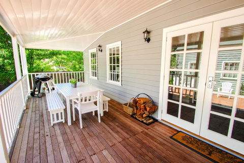 Arlington - Sunshine Coast Guide 6