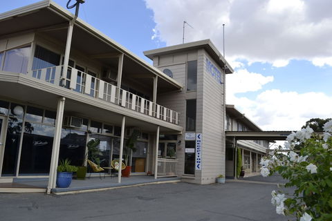Best Westlander Motor Inn - Sunshine Coast Guide 2
