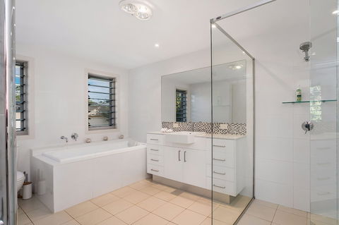 A PERFECT STAY - Byron Beach Style - Sunshine Coast Guide 1