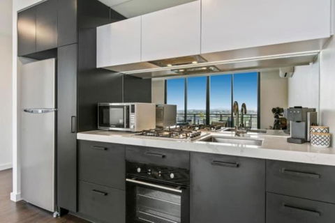 Melbourne City Apartments - Mason - Sunshine Coast Guide 6