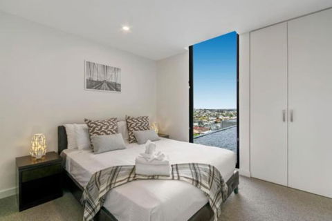 Melbourne City Apartments - Mason - Sunshine Coast Guide 1