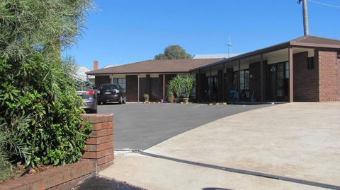 Bristol Hill Motor Inn - Sunshine Coast Guide 1