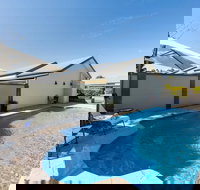 Hunter Gateway Motel - Sunshine Coast Guide