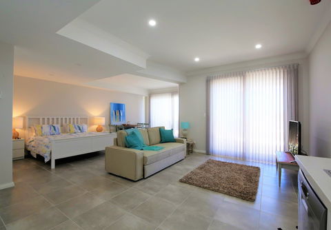 Studio Style Mindarie Marina - Sunshine Coast Guide 4