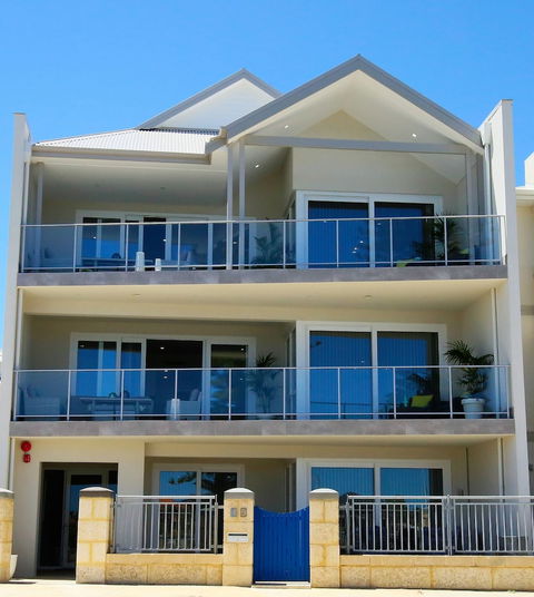 Studio Style Mindarie Marina - Sunshine Coast Guide 1
