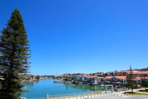 Studio Style Mindarie Marina - Sunshine Coast Guide 0