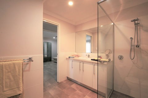 Studio Style Mindarie Marina - Sunshine Coast Guide 5