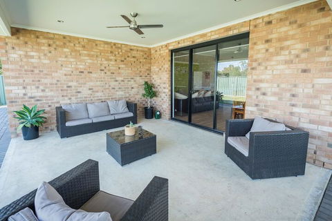 Barossa Family Holiday Home - Sunshine Coast Guide 6
